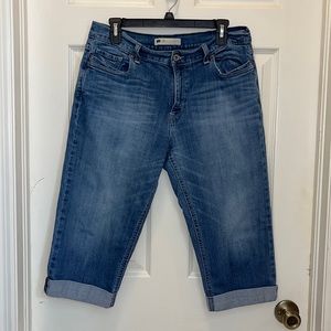 Ladies Levi’s capris